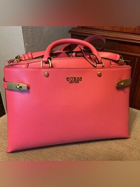 GUESS DESIGNER PURSE, brand new, bought in Italy,
